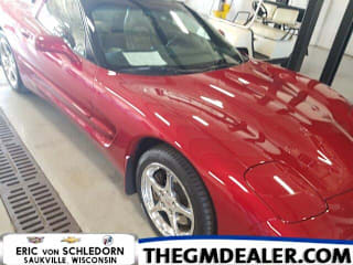 2002 Chevrolet Corvette Base 1G1YY22G825113940 2002 Chevrolet Corvette Base