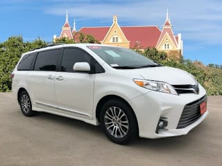 2019 Toyota Sienna XLE 8-Passenger 5TDYZ3DC9KS970959 2019 Toyota Sienna XLE 8-Passenger