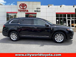 2017 Lincoln MKT Town Car Livery Fleet 2LMHJ5NK1HBL01605 2017 Lincoln MKT Town Car Livery Fleet