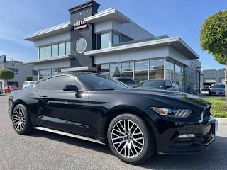 2017 Ford Mustang V6 1FA6P8AM0H5335172 2017 Ford Mustang V6