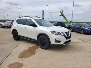 2017 Nissan Rogue SV 5N1AT2MT3HC889636 2017 Nissan Rogue SV