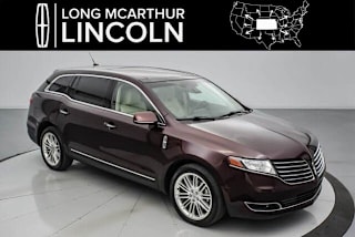 2018 Lincoln MKT Reserve 2LMHJ5AT7JBL00625 2018 Lincoln MKT Reserve