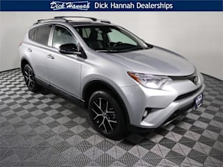 2018 Toyota RAV4 SE 2T3JFREV8JW852945 2018 Toyota RAV4 SE