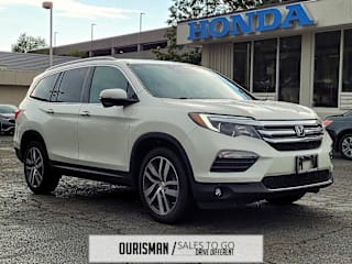 2017 Honda Pilot Touring 5FNYF6H94HB090175 2017 Honda Pilot Touring