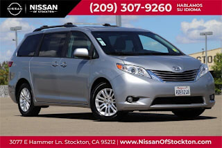 2017 Toyota Sienna XLE 8-Passenger 5TDYZ3DC4HS829340 2017 Toyota Sienna XLE 8-Passenger