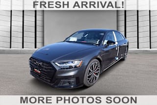 2021 Audi S8 WAU8SAF85MN011646 2021 Audi S8