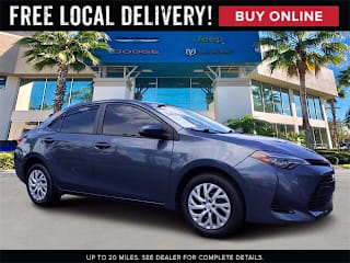 2018 Toyota Corolla XLE 5YFBURHE3JP834983 2018 Toyota Corolla XLE
