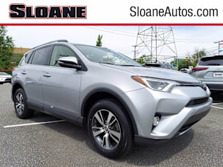 2018 Toyota RAV4 XLE JTMRFREV7JD247332 2018 Toyota RAV4 XLE