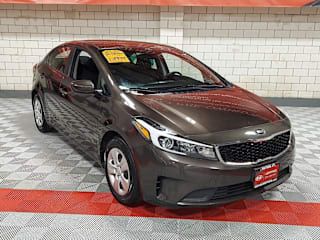 2018 Kia Forte 3KPFK4A74JE185637 2018 Kia Forte