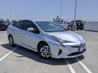 2018 Toyota Prius Three JTDKARFU7J3067361 2018 Toyota Prius Three