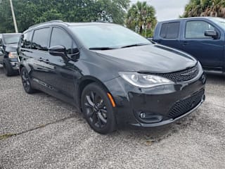 2019 Chrysler Pacifica Limited 2C4RC1GG8KR704978 2019 Chrysler Pacifica Limited