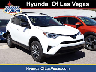 2018 Toyota RAV4 LE JTMZFREV8JD122565 2018 Toyota RAV4 LE