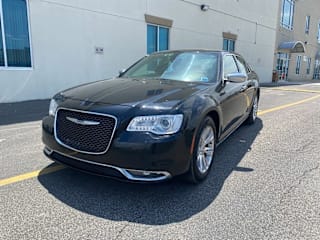 2017 Chrysler 300 C 2C3CCAEG4HH552080 2017 Chrysler 300 C