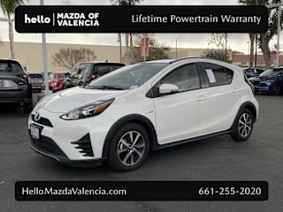 2018 Toyota Prius c Four JTDKDTB36J1613287 2018 Toyota Prius c Four