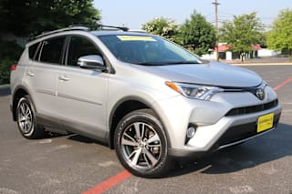 2018 Toyota RAV4 XLE 2T3WFREV4JW513802 2018 Toyota RAV4 XLE