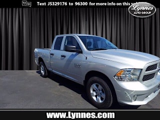 2018 Ram Pickup 1500 Express 1C6RR7FG4JS329176 2018 Ram Pickup 1500 Express