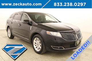 2017 Lincoln MKT Town Car Livery Fleet 2LMHJ5NK0HBL00123 2017 Lincoln MKT Town Car Livery Fleet