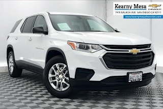 2019 Chevrolet Traverse LS 1GNERFKW4KJ242469 2019 Chevrolet Traverse LS