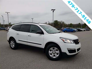 2017 Chevrolet Traverse LS 1GNKRFED4HJ241019 2017 Chevrolet Traverse LS