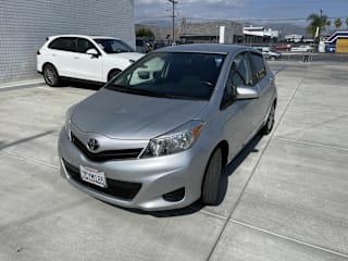 2014 Toyota Yaris 5-Door SE JTDKTUD35ED587033 2014 Toyota Yaris 5-Door SE