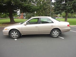 2000 Toyota Camry LE 4T1BG22KXYU738993 2000 Toyota Camry LE