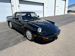 1987 Alfa Romeo Spider Quadrifoglio ZARBA556XH1052036 1987 Alfa Romeo Spider Quadrifoglio