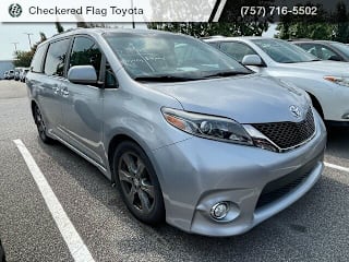 2017 Toyota Sienna SE 8-Passenger 5TDXZ3DC7HS777875 2017 Toyota Sienna SE 8-Passenger