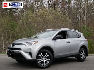 2018 Toyota RAV4 LE JTMBFREV0JJ214210 2018 Toyota RAV4 LE