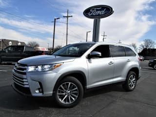 2019 Toyota Highlander XLE 5TDKZRFH0KS554560 2019 Toyota Highlander XLE