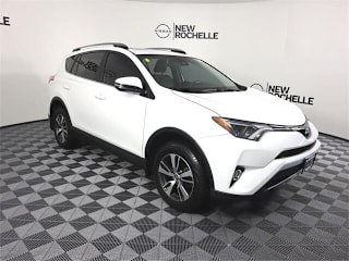 2018 Toyota RAV4 XLE JTMRFREV1JD239775 2018 Toyota RAV4 XLE