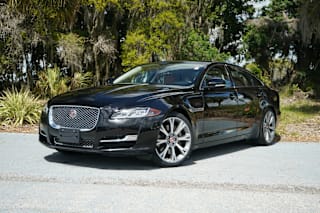 2017 Jaguar XJL Portfolio SAJWJ2GD2H8W08080 2017 Jaguar XJL Portfolio