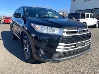 2018 Toyota Highlander LE 5TDBZRFH1JS802670 2018 Toyota Highlander LE