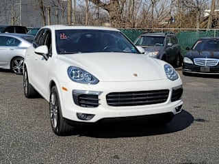 2017 Porsche Cayenne Base WP1AA2A27HKA84006 2017 Porsche Cayenne Base