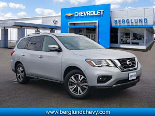 2017 Nissan Pathfinder S 5N1DR2MM8HC689162 2017 Nissan Pathfinder S