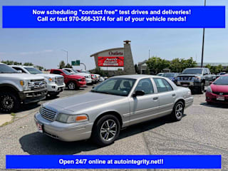 2004 Ford Crown Victoria Base 2FAFP73WX4X164013 2004 Ford Crown Victoria Base