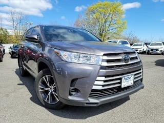 2018 Toyota Highlander LE 5TDBZRFH9JS889122 2018 Toyota Highlander LE