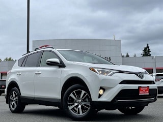 2018 Toyota RAV4 XLE JTMRFREV6JJ748956 2018 Toyota RAV4 XLE