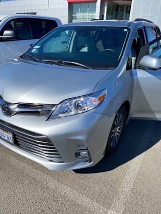 2020 Toyota Sienna XLE 8-Passenger 5TDYZ3DC4LS074327 2020 Toyota Sienna XLE 8-Passenger