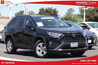 2019 Toyota RAV4 XLE 2T3W1RFV8KW027136 2019 Toyota RAV4 XLE