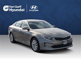 2017 Kia Optima LX 5XXGT4L32HG172172 2017 Kia Optima LX