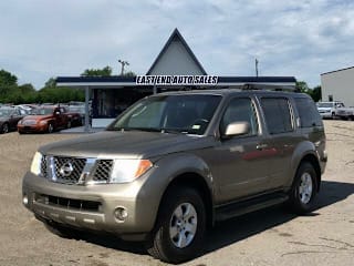 2005 Nissan Pathfinder SE 5N1AR18U75C710022 2005 Nissan Pathfinder SE