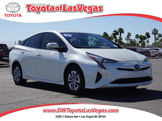 2018 Toyota Prius Three JTDKARFU4J3055278 2018 Toyota Prius Three