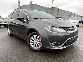 2019 Chrysler Pacifica Touring Plus 2C4RC1FGXKR710606 2019 Chrysler Pacifica Touring Plus