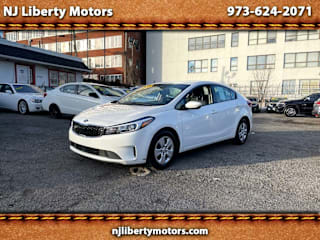 2018 Kia Forte 3KPFK4A73JE211807 2018 Kia Forte