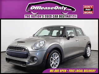 2018 MINI Hardtop 4 Door WMWXU3C54J2F50528 2018 MINI Hardtop 4 Door