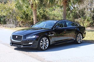2017 Jaguar XJ R-Sport SAJWA1C70H8W04927 2017 Jaguar XJ R-Sport