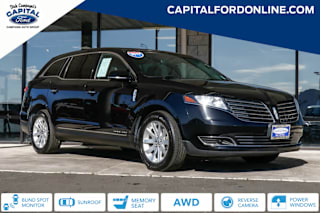 2017 Lincoln MKT Town Car Livery Fleet 2LMHJ5NK7HBL00121 2017 Lincoln MKT Town Car Livery Fleet