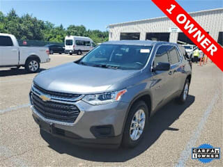 2018 Chevrolet Traverse LS 1GNEVFKW5JJ142083 2018 Chevrolet Traverse LS