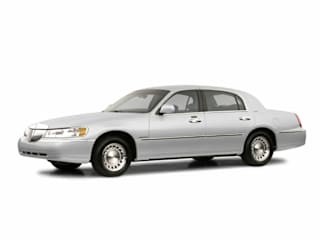 2002 Lincoln Town Car 1LNHM83W52Y653087 2002 Lincoln Town Car