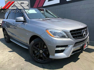 2012 Mercedes-Benz M-Class ML 550 4JGDA7DB9CA049890 2012 Mercedes-Benz M-Class ML 550
